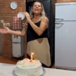 Jakelyne Oliveira Instagram - Hoje o dia foi celebrando a vida da Valentina 🎈 A mais animada, carismática e batedora de perna que conhecemos kkkk. Que Deus abençoe grandemente sua vida. Que este novo ano lhe traga ainda mais alegrias, realizações e momentos inesquecíveis. Sou muito grata por ser acolhida e por fazer parte desta família que amo tanto. Feliz aniversário mô beeeem, te amooo @tinabijos 🎉🥳♥️ Campo Grande, Brazil