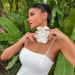 Jakelyne Oliveira Instagram - Estilo e elegância para celebrar o novo ano com @flordelis 🤍 #publi