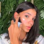 Jakelyne Oliveira Instagram - Make de uma camada só, agilidade e praticidade do jeito que eu amo. Já usaram essa técnica? ✨♥️ _____ Preparação da pele: Hidratante: Chanel Primer: Benefit Iluminador líquido: Laura Mercier Produtos make: Corretivo: NARS - Médium 2 Contorno: Vizzela - 03 Blush: Dudah - Berry Fixador: Vizzela Lip Balm: Givenchy - 102 Lip Glow: Dior São Paulo, Brazil