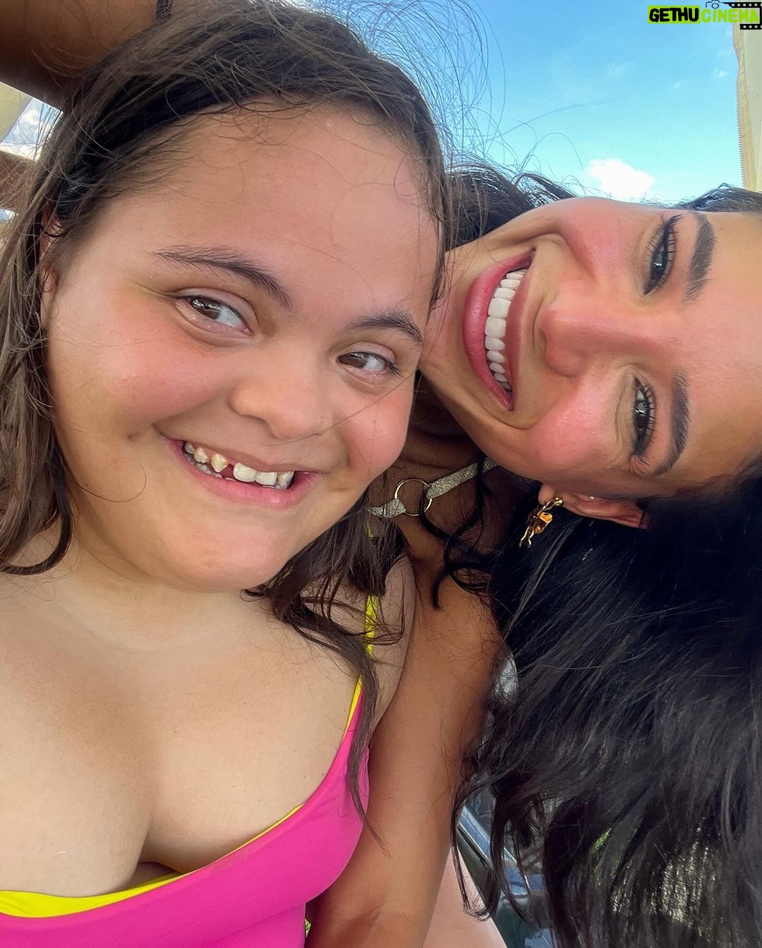 Jakelyne Oliveira Instagram - Dump do meu mês favorito. Obrigada por todos aprendizados, conquistas, encontros e felicidade. Vivi intensamente cada segundo seu. ✨🩷