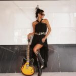 Jakelyne Oliveira Instagram - Pronta pro @lollapaloozabr com o look escolhido por vocês, gostaram? 🖤🎸⚡️#LollaBR Lollapalooza
