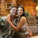 Jakelyne Oliveira Instagram - Aaaaah maninho, como eu te amo, hoje é seu aniverio e eu peço a Deus que siga te abençoando, te protegendo e te guiando. Eu tenho muito orgulho do homem que você é, orgulho do seu coração, da sua bondade e do seu amor. Você com seus quase 2metros de altura, transborda amor da cabeça aos pés, ahahah. Eu te amo muitooooooo, muito mesmo e desejo que esse ano novo seja O ANO da sua vida, de muitas conquistas, bençãos, VITÓRIAS, amor, saúde e paz. Feliz aniversário maninhooooo 🎂🥳♥️ @maxwellolivera