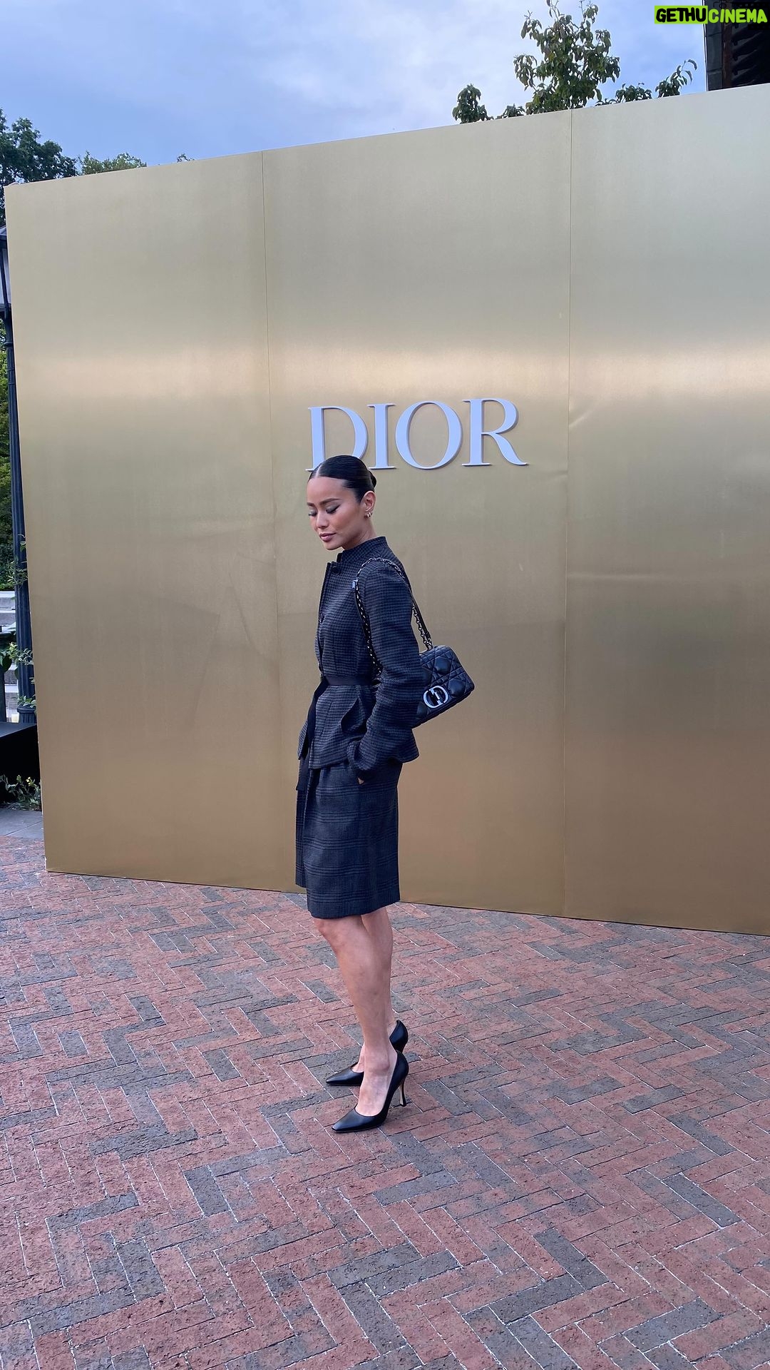 Jamie Chung Instagram - J’adore as seen by Jean-Michel Othoniel. Head to toe in @Dior 🖤 #JadoreDior #FlowersAreGold @DiorBeauty @bobscott200 @timothyaylward #nyfw Brooklyn Botanic Garden
