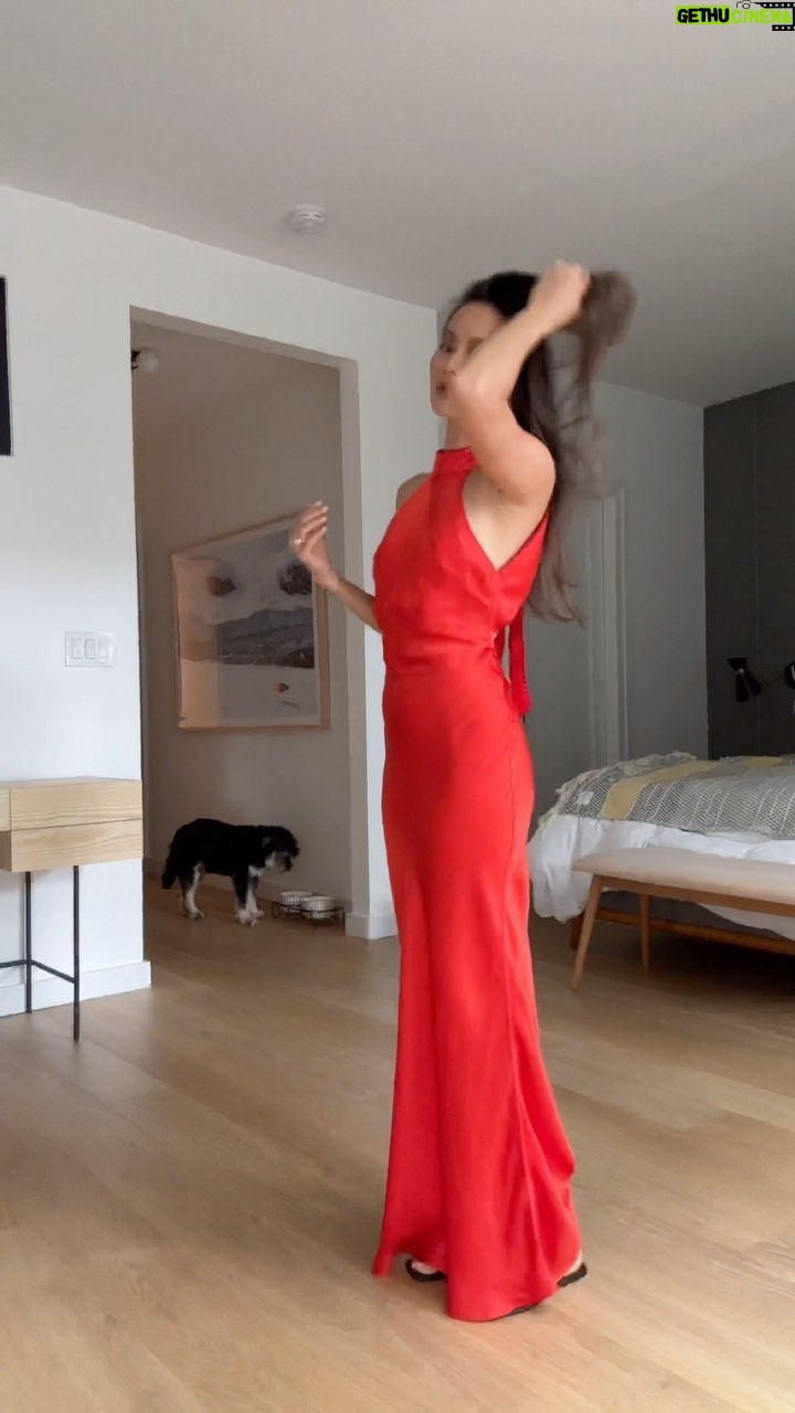 Jamie Chung Instagram - GRWM Wednesday Heading to Shelter Island to host cocktail hour. ✨ And if you guys are in Brooklyn and need glam hit up @leidysroom @hausofpllc ♥️ Dress @carolinakuniverse Shoes @loQ Bag @meliebianco