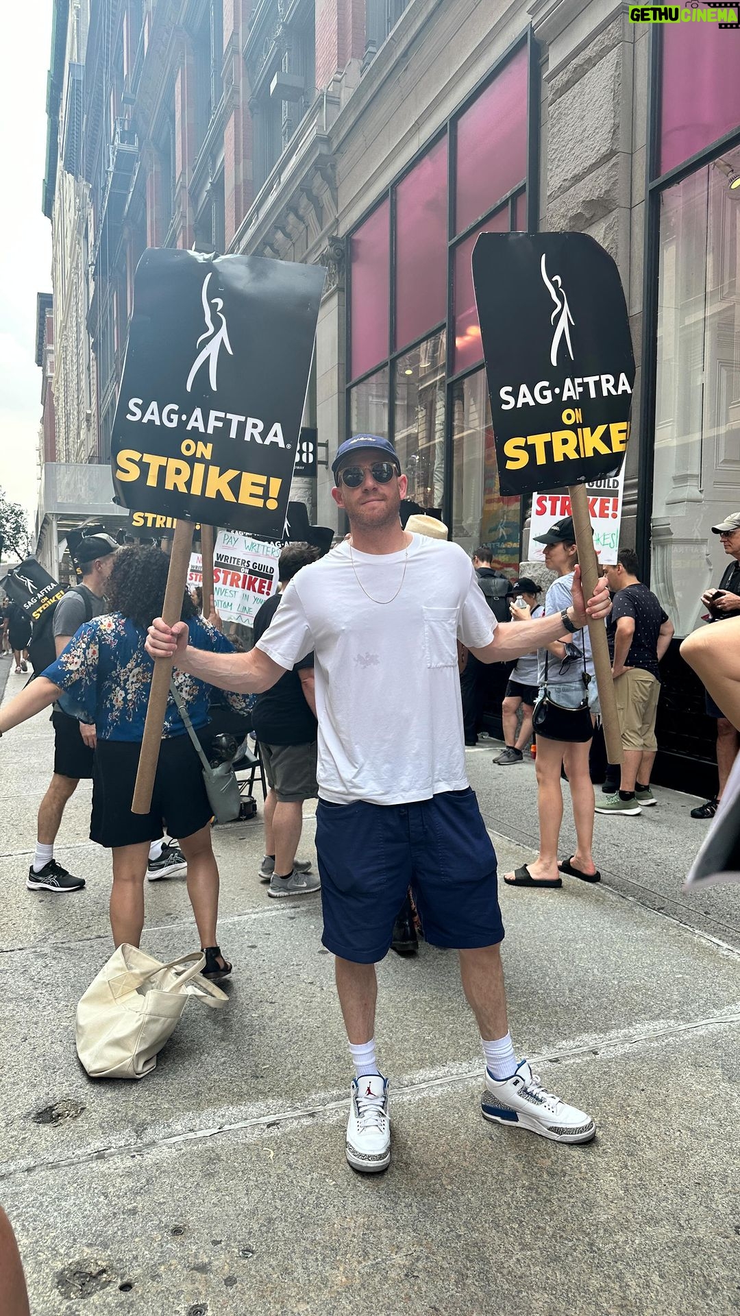 Jamie Chung Instagram - Solidarity forever #unionstrong #sagaftra #proudunionmember #wgastrong Fighting for a livable wage and protection of our images and performances to prevent replacement of human performances by A.I technology. Time to lace up and SHOW UP. LFG