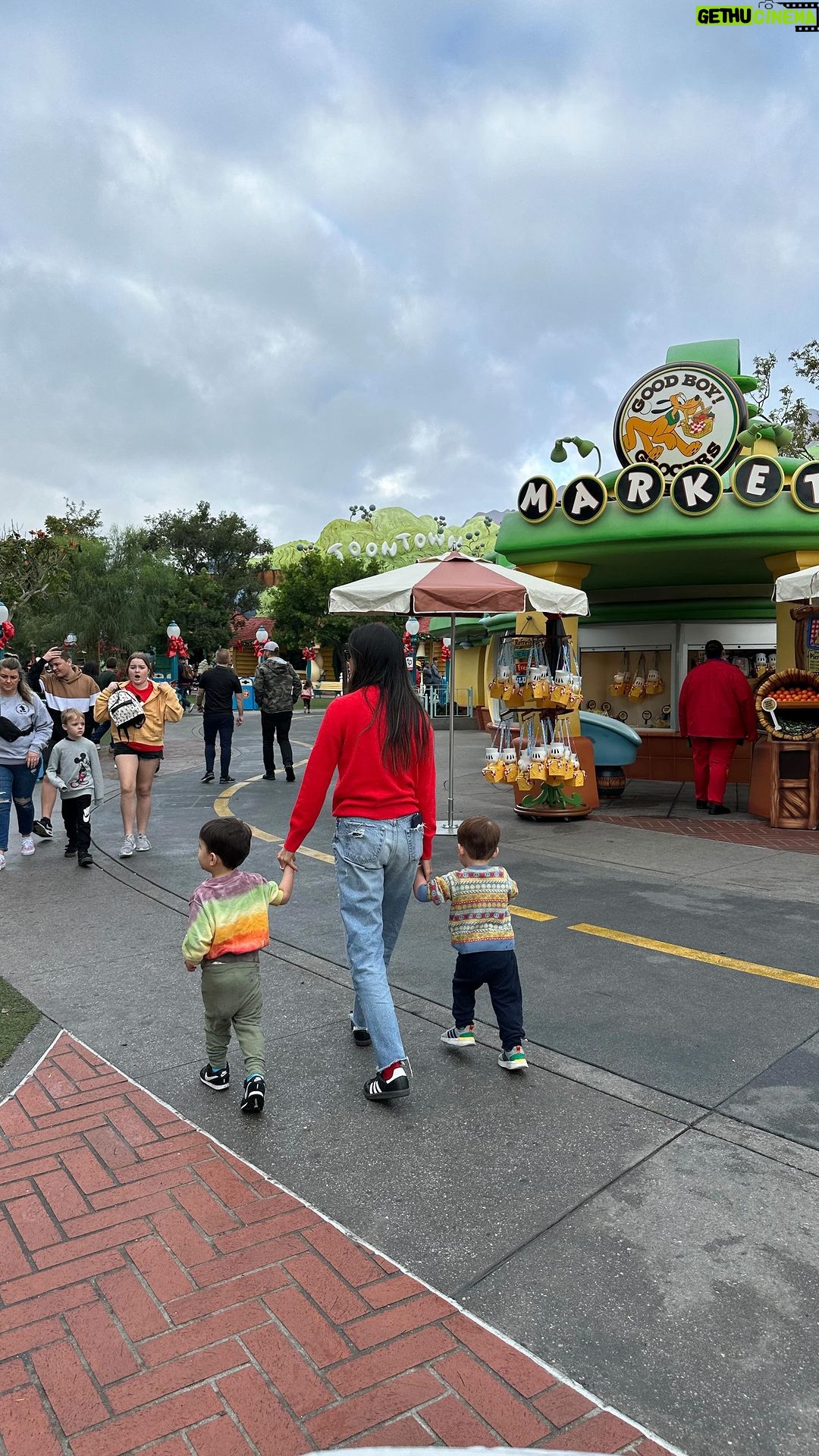 Jamie Chung Instagram - Fun morning hanging with our cousins. We were on cloud nine until the third morning meltdown. Then we all cried a bit before heading back to the car. Success! Praying for all the parents this holiday break. π€ Merry Christmas! Happy Holidays everyone! Disneyland