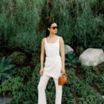 Jamie Chung Instagram - Friday vibes but realistically in sweatpants by 4pm 📸 @janawilliamsphotos_ @meliebianco bag @the.wolf.gang pants @alevimilano shoes @dionlee top @paradigmeyewear Sunnies