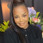 Janet Jackson Instagram - Almost showtime Manila 😘 📸 & makeup: @prestonmakeup Hair: @cassidyblaine90046hair Manila, Philippines