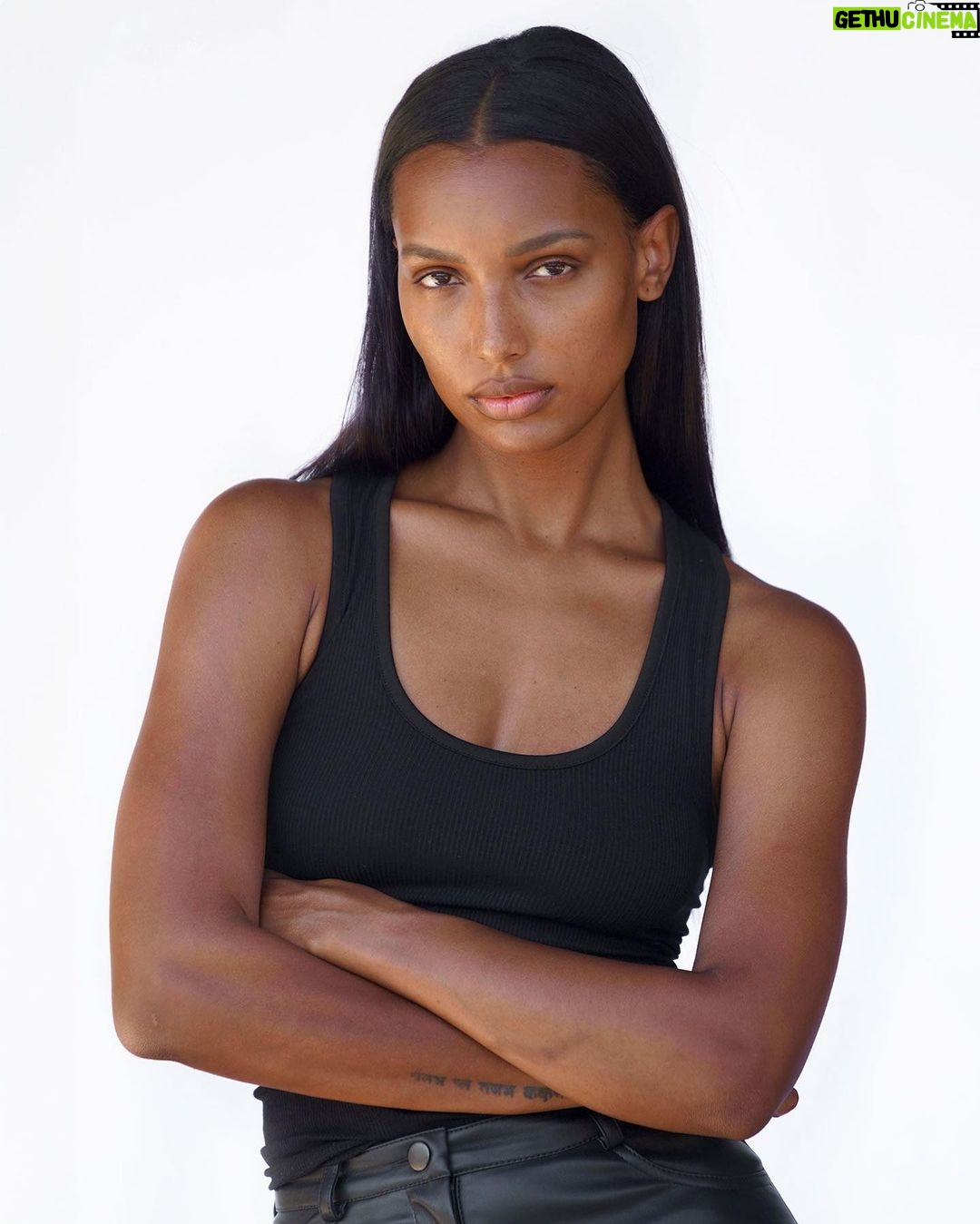Jasmine Tookes Instagram - Stripped back the glam for some fresh digis 📸