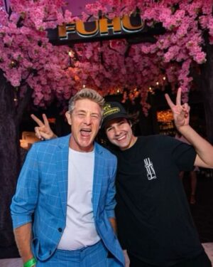 Jason Nash Instagram - Thank you @resortsworldlv sorry about Jonah’s attire