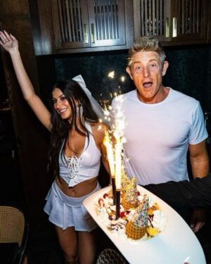 Jason Nash Instagram - Thank you @resortsworldlv sorry about Jonah’s attire