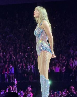 Jason Nash Instagram - Amazing show last night. 3 plus hours! I felt like Taylor had moved in with us at one point. But we were so happy! Thank  you Tay Tay!