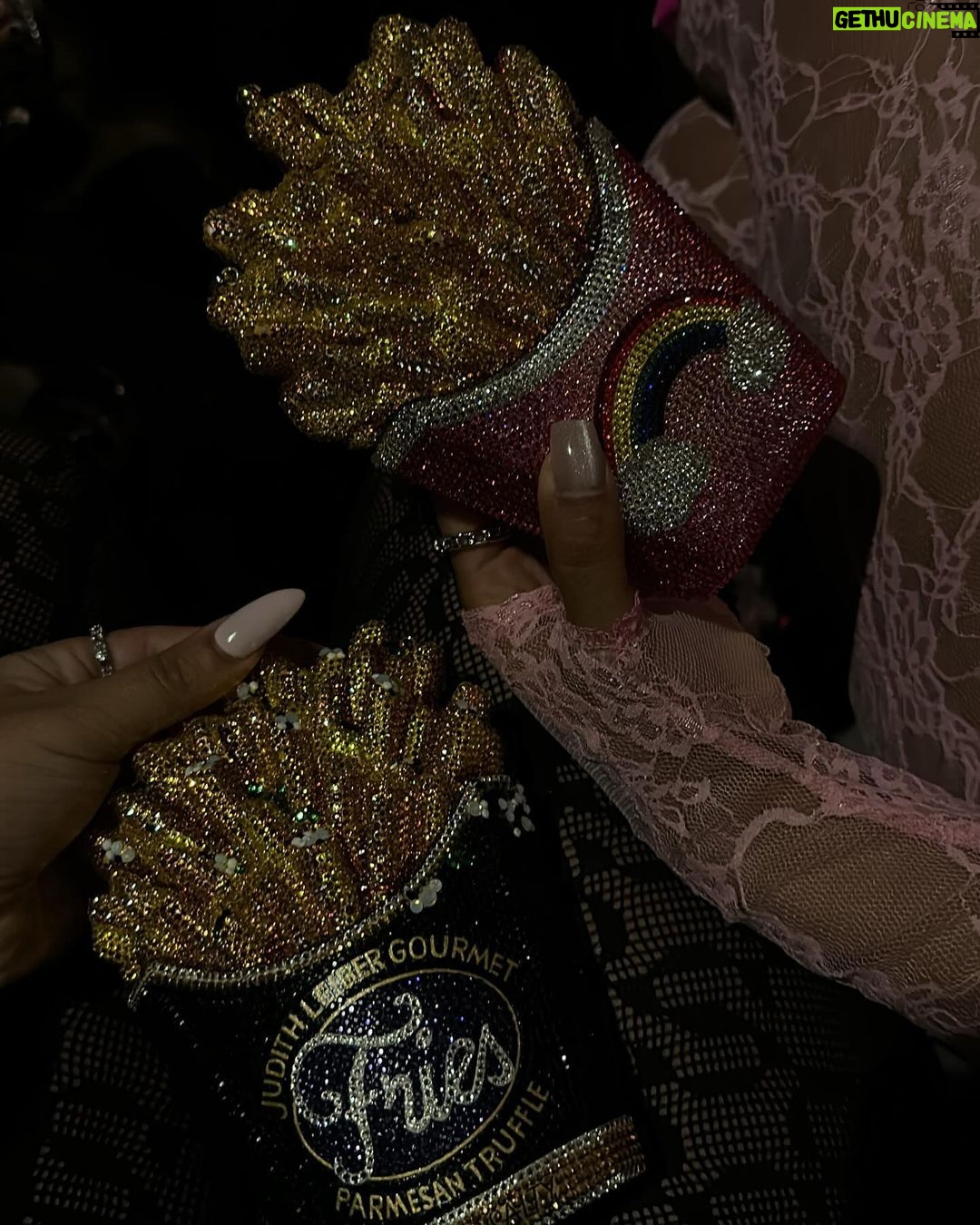 Jayda Cheaves Instagram - Feeling like Yoncé these b!tc#e$ on MUTE 🎀 Houston, Texas