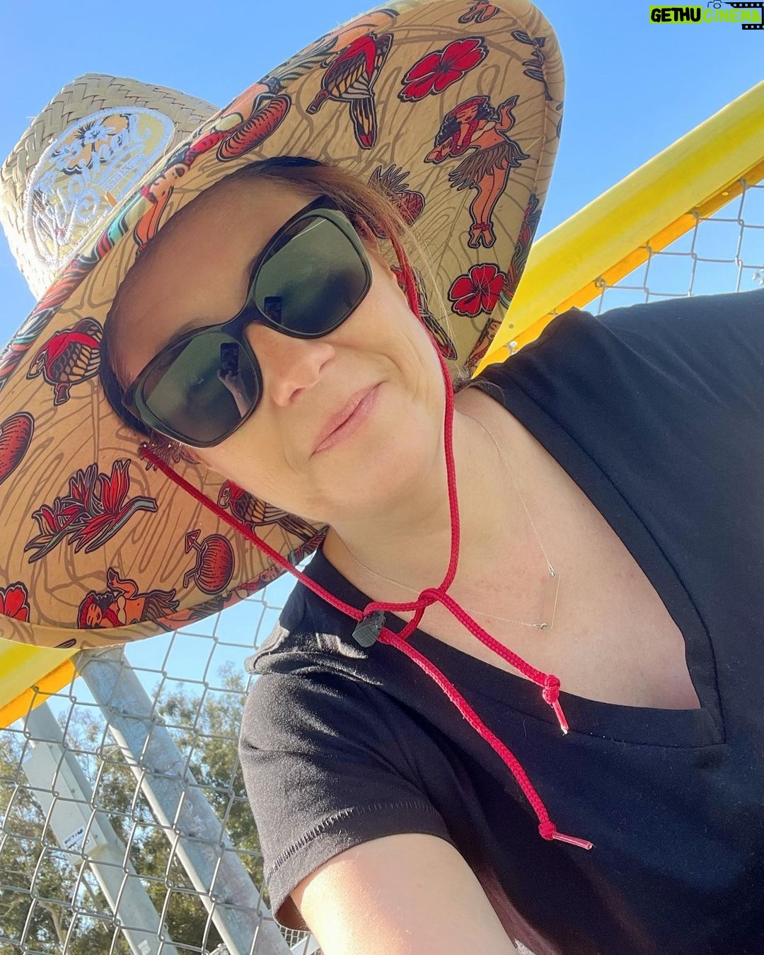 Jenna Fischer Instagram - Soccer Mom. October (almost November), Los Angeles, 80 degrees. ⚽️☀️🕶