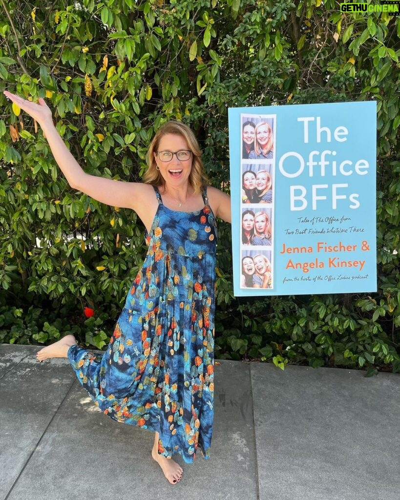 Jenna Fischer Instagram - OMG. The Office BFFs is an instant #1 New York Times Bestseller! THANK YOU THANK YOU THANK YOU! (And thank you @laura.tremaine for making me this giant poster of our book cover!)
