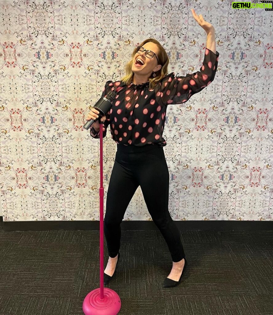 Jenna Fischer Instagram - Listen up! I’m on the @kellyclarksonshow Show today with @angelakinsey I wore my Spanx pants (that I’m in love with) and my Saloni blouse (also in love) and my favorite @jemmasands earrings. We had a great time on the show with @kellyclarkson and @itsjojosiwa There is also an amazing story of @stmschoolrva teaming with local animal shelter @racc_shelter to find homes for dogs. Elementary school kids were each given a dog at the shelter to profile. They wrote heartfelt posts and almost all of the dogs got adopted! Thank you to my glam team… @fcepntr (makeup) and @cherilynrachelle (hair) Check it out!