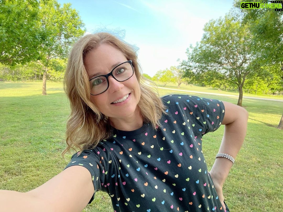 Jenna Fischer Instagram - #onedaymay is a one month social media challenge hosted by my friend @laura.tremaine Today’s prompt is simple: post a selfie. (You can read more on her profile) I always enjoy scrolling this hashtag each year. While I may not post every day this is my way of saying “I’m here!” I love seeing what people share and learning about their lives. I little about me: I was born in Indiana, and grew up in St. Louis, Missouri. I have family in Texas, New Mexico, Florida and Illinois. I live in California. While most of my life has been spent living in rural or suburban places my heart belongs to New York City. I first went there at the age of 27 and it feels like home to me. I hope to retire there one day!