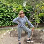 Jenna Fischer Instagram – This is our Seven Sad Oranges tree…not to be confused with our little Sumo…I’ve been composting to make nutrient-rich soil for this sweetie and I think it’s been working!! (Posing confidently in front of tree might be premature…I’ll let you know if we get an eighth orange!)🍊 🌳