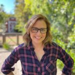 Jenna Fischer Instagram – Did a little secret something for our book last week and got to call the glam squad! I haven’t gotten the glam treatment in a long time so of course I had to snap a pic. (Btw, prepping for this shoot day took weeks! Looking casually pulled together is a part time job.) Can’t wait for you to see all the fun stuff we have coming up! 

Makeup: @tamah_krinsky 
Hair: @cherilynrachelle 
Hair color: @roberthickland
Skin: @faceitwithkimsmith