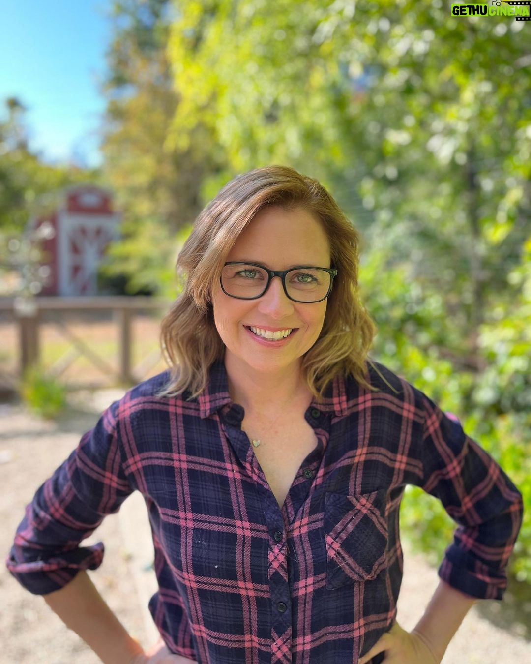 Jenna Fischer Instagram - Did a little secret something for our book last week and got to call the glam squad! I haven’t gotten the glam treatment in a long time so of course I had to snap a pic. (Btw, prepping for this shoot day took weeks! Looking casually pulled together is a part time job.) Can’t wait for you to see all the fun stuff we have coming up! Makeup: @tamah_krinsky Hair: @cherilynrachelle Hair color: @roberthickland Skin: @faceitwithkimsmith