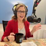 Jenna Fischer Instagram – It’s podcast recording day! You know I mean business because I wore my red blazer. Let’s do this! @officeladiespod
📸: @angelakinsey