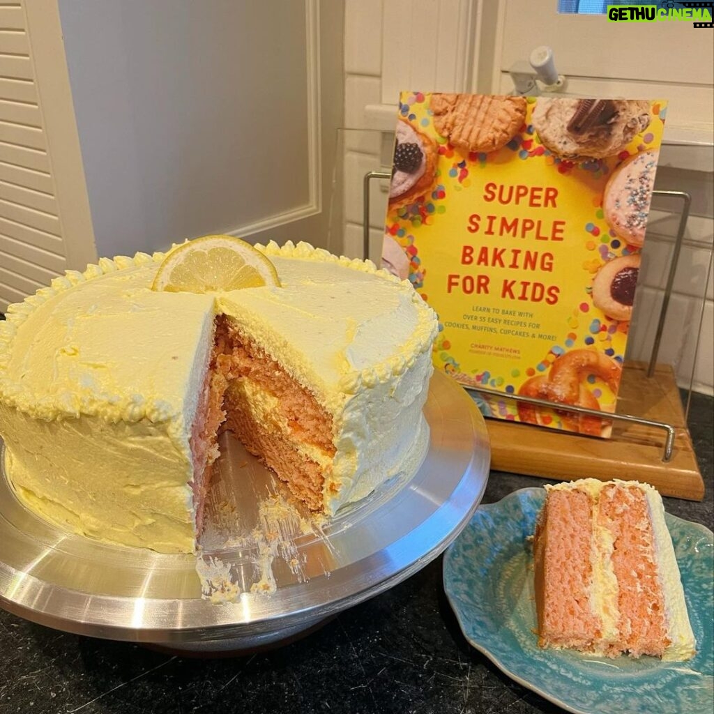 Jenna Fischer Instagram - Mommy/Daughter baking day yesterday…Pink Lemonade Cake using @bobsredmill 1:1 Gluten Free Flour Recipe by: Charity Mathews @foodlets This cake was moist and flavorful. A great mix of tart and sweet. If I were making it again I might leave the cream out of the frosting and just do a more traditional vanilla buttercream. The gluten free flour converted just fine. It would be a fun and unique cake for a baby shower. Decorations by my daughter who used the piping bag and accessories for the first time…she did great! The lemon garnish was her idea too 🍋❤️