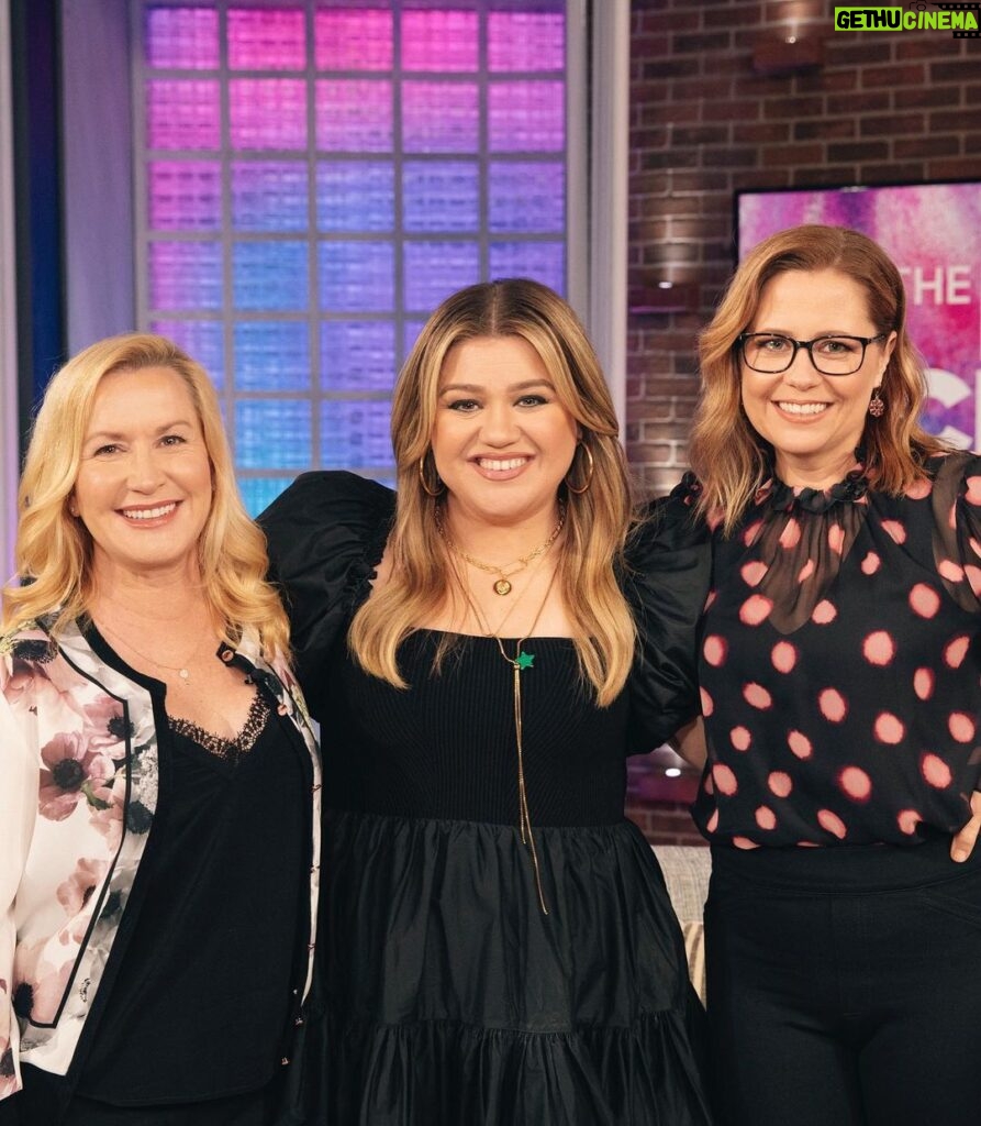 Jenna Fischer Instagram - Listen up! I’m on the @kellyclarksonshow Show today with @angelakinsey I wore my Spanx pants (that I’m in love with) and my Saloni blouse (also in love) and my favorite @jemmasands earrings. We had a great time on the show with @kellyclarkson and @itsjojosiwa There is also an amazing story of @stmschoolrva teaming with local animal shelter @racc_shelter to find homes for dogs. Elementary school kids were each given a dog at the shelter to profile. They wrote heartfelt posts and almost all of the dogs got adopted! Thank you to my glam team… @fcepntr (makeup) and @cherilynrachelle (hair) Check it out!