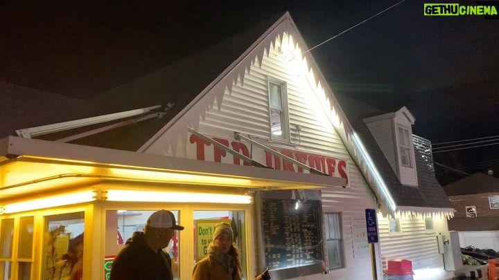 Jenna Fischer Instagram - It’s 36 degrees. Perfect for some @teddrewes_frozencustard
