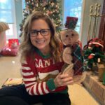 Jenna Fischer Instagram - Homemade gifts from my Mom and Dad! My Mom made the wreath, my Dad made the wooden Snowman. Aren’t they the best!!? Get ready St. Louis because my Dad is going to spend this year making more Snowmen and my Mom and sister are going to take them to local art/craft fairs. They are the cutest!! ❤️🎁🎄