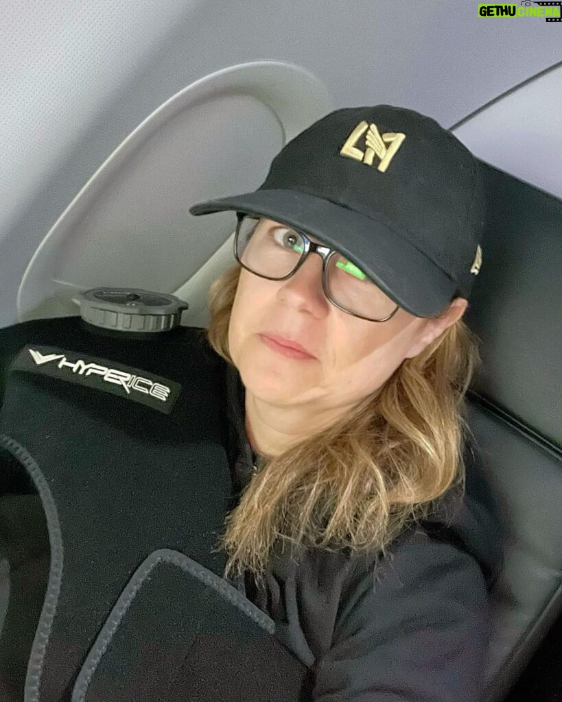 Jenna Fischer Instagram - Here we go! Time to take this broken shoulder on vacation. Wish me luck! See you in a few weeks! #vacay