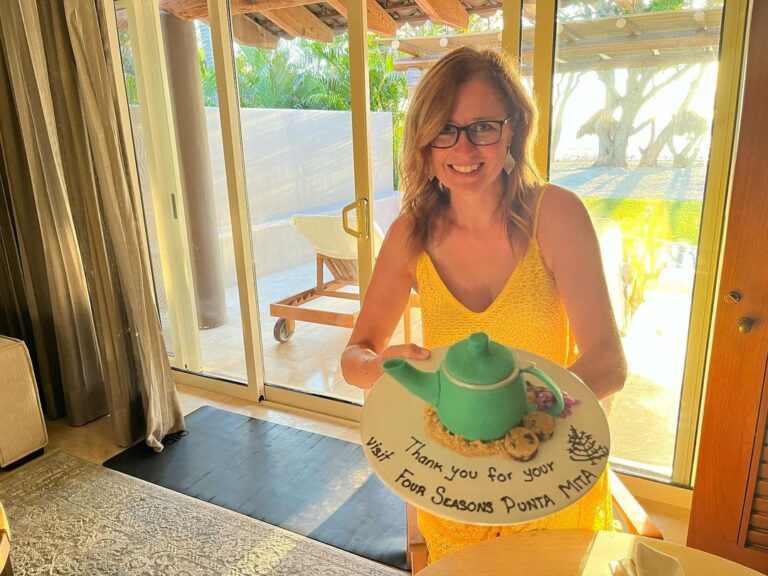 Jenna Fischer Instagram - Eat, Plunge, Beach, Teapot. Thank you @fspuntamita A perfect end-of-summer getaway. #fspuntamita