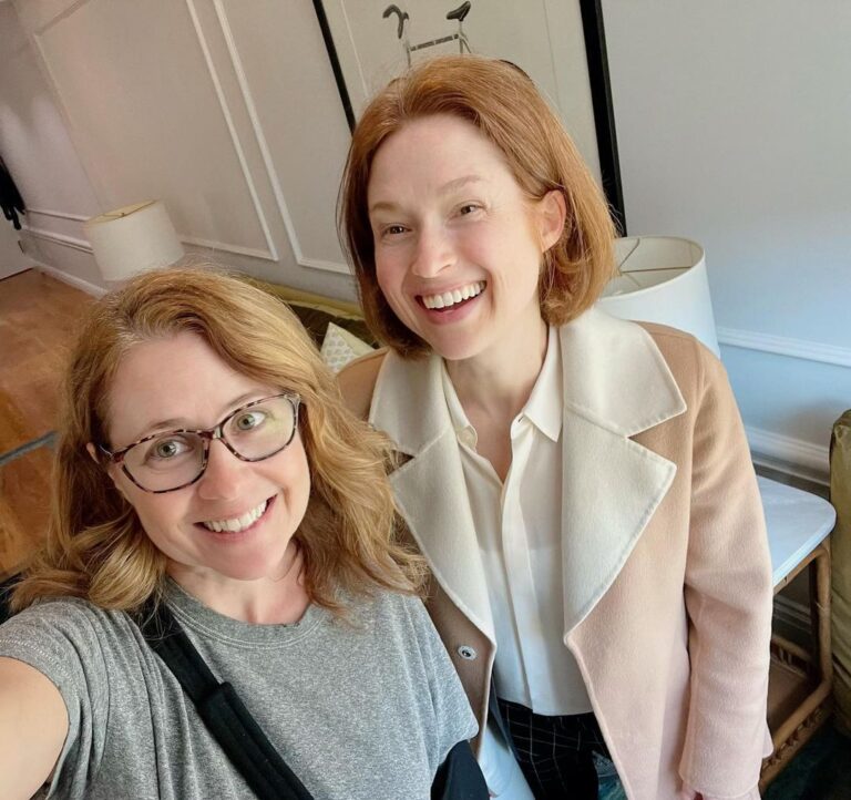 Jenna Fischer Instagram - Look who came by to keep me and my broken shoulder company today! Thanks for the coffee and laughter @elliekemper you are the best! ☕️😂❤️ #receptionists