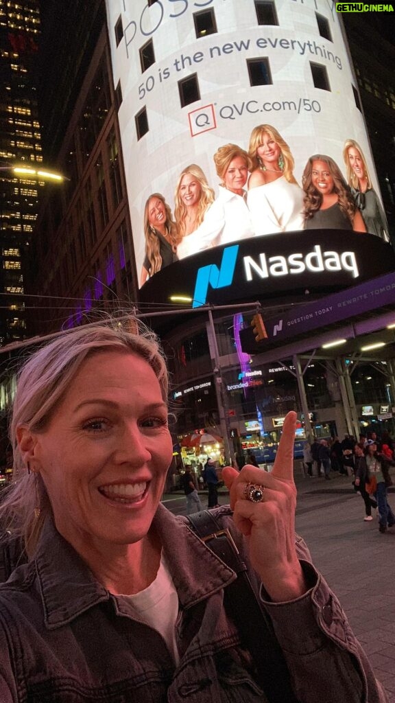 Jennie Garth Instagram - Hey, that’s me up there! Well there’s something you don’t see everyday. 🗽 I am honored to be part of this powerful group of women over 50 for QVC’s Age of Possibility. We have many exciting Q50 things coming this year! Remember ladies, age is just a number so let’s all embrace being unstoppable women over 50 💪✨ Times Square, New York