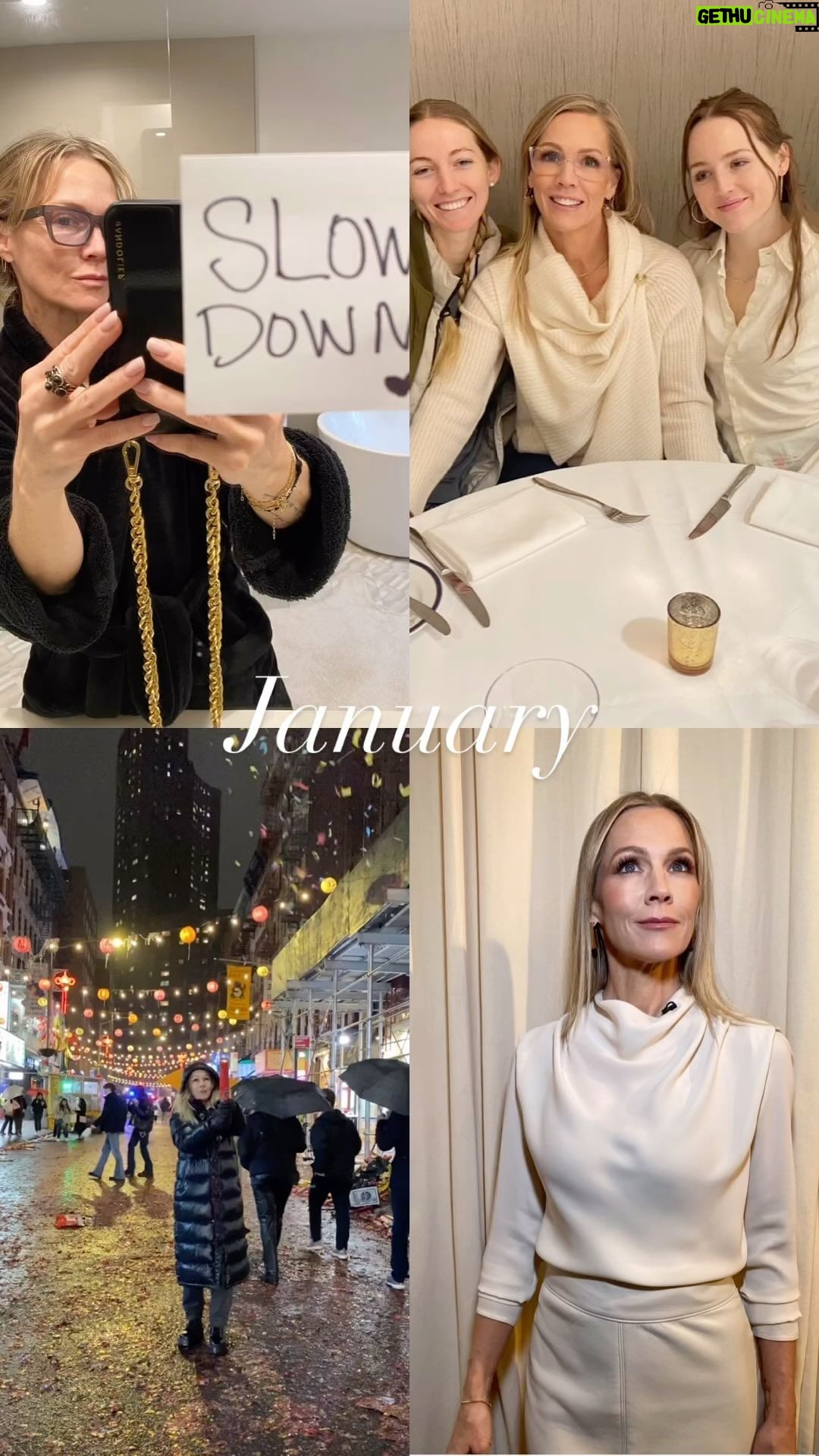 Jennie Garth Instagram - Another year in the books! Thank you 2023 for filling my life with so much love and laughter, friends and family. The only things that really matter 💕 Happy New Year 🖤 JG