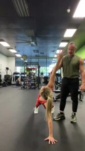 Jennie Garth Instagram - Since instagram cut us off😡 Here is the end of our LIVE workout. Great job everyone!! 🖤JG