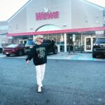 Jennie Garth Instagram - My husband’s recommendation on where to eat while in #philadelphia Him: Eat at Wawa’s, it’s the best! Me: It’s a GAS STATION!!?? 🤣🤵🏻‍♂️🤦🏼‍♀️🤷🏻‍♂️ Thanks @dirvla. Also #gobirds 🦅 @philadelphiaeagles