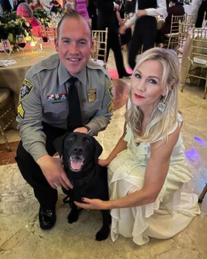 Jennie Garth Instagram - American Humane Hero Dog Awards the BEST Awards show I’ve ever been to… paws down🐾

Thank you @americanhumane @herodogawards 🩷
