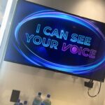Jennie Garth Instagram - 🎼Is this the real life? Is this just fantasy? 🎶 It's QUEEN NIGHT tonight on I CAN SEE YOUR VOICE! And yours truly is a guest detective so tune to Fox tonight at 8pm/7c. This was one of my favorite experiences not only because I adore @kenjeong but I loved hearing all the talented voices...plus I'm very competitive so do you think I chose correctly? Who do *YOU* think is a good singer? 🎤 @seeyourvoicefox #ICanSeeYourVoice