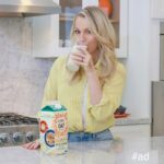 Jennie Garth Instagram - #ad Rise and shine, breakfast fam! ☀️🥱 Begin your day on the right sip with the rich & creamy, non-dairy @planetoat Oatmilk! Whether you’re drinking straight from the glass, whipping up your favorite recipes, adding a splash to your coffee, or pouring it over your cereal, Planet Oat is the perfect breakfast companion! Join me, and raise a glass🥛 (of Planet Oat Oatmilk, of course!) to a morning filled with flavor and fun!💛 #PlanetOatPartner