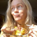 Jennie Garth Instagram - Do not try this! I made this recipe tutorial for you but it was nasty 🤣🤷🏼‍♀️ #cooking #fail #tutorial #gross