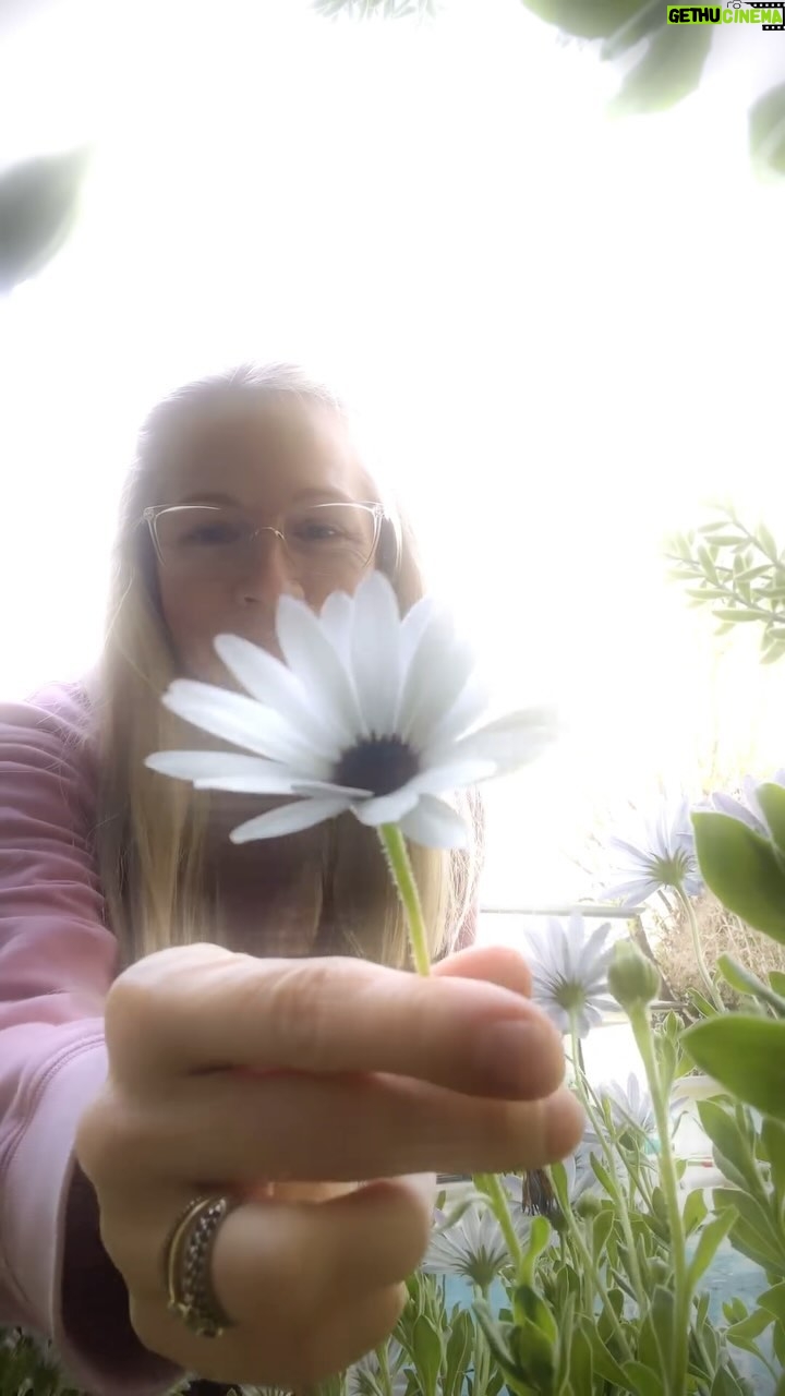 Jennie Garth Instagram - Find happy. Sometimes I know itβs hard, even when your life looks amazing to others, you still have to choose happy. It all starts with YOU!β¨π You have to choose yourself!π π€JG #ichooseme #choose #you #love #selflove