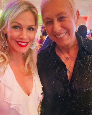 Jennie Garth Instagram - American Humane Hero Dog Awards the BEST Awards show I’ve ever been to… paws down🐾

Thank you @americanhumane @herodogawards 🩷