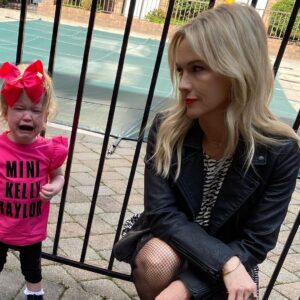 Jennie Garth Instagram - I think I’ve met my match! 
I tried so hard to win this little angel over, I mean she was named after Kelly Taylor so you’d think I’d be able to, but NOPE.  If nothing else I learned a few new dramatic acting chops🤣

 #mini #kellytaylor #drama #ichooseme