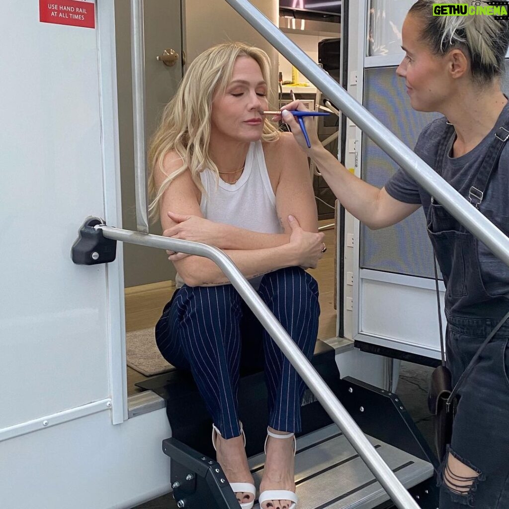 Jennie Garth Instagram - Some #bts from yesterday at the @thehartford & @iheartradio ‘Secret of My Success’ event talking about small business. I never thought at 51, I would be the CEO of my own small business. I’ve spent years dreaming up ideas and am so happy to be able to share my journey with other entrepreneurs. There really is no “secret”, it’s just hard work and perseverance that eventually will pay off if you keep at it. I liken starting your own business or projects to pushing a small ball up a mountain with your nose. Sometimes it feels impossible to get to the top, but you just have to keep pushing, even when that ball slips and falls a little or even all the way back to the bottom. I KNOW I can do it, and I know you can too! Tell me about your small business and how you succeed…I want to know! 🖤JG #smallbusiness #ichooseme #iheart