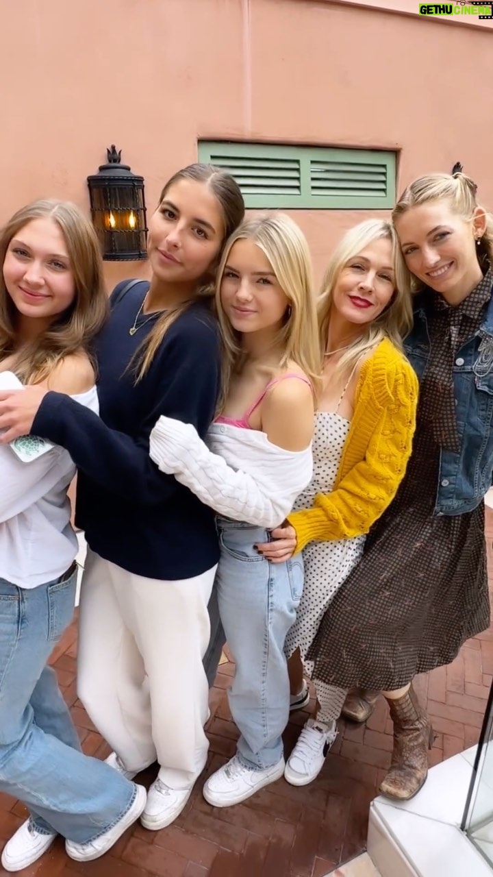 Jennie Garth Instagram - Moments like these make me smile✨ #fbf to @fionaeveee 17th bday weekend full of family and friends and beautiful memories💕 #family #seventeen Thank you @thehideawaybh and @shaesavin for celebrating with us! Love this spot🌴 The Hideaway Beverly Hills