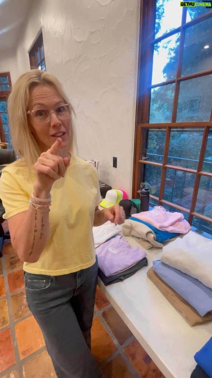 Jennie Garth Instagram - LAUNCH ALERT!! 🚨 Today is the day! You’ve asked and we’ve listened😍 The official I CHOOSE ME merch from ME by Jennie Garth is ready🤩 Just in time for 90’s CON😎 It may have been what Kelly said to Brandon and Dylan on Beverly Hills 90210 back in 1995…OR it may have been the most impactful sentence anyone has ever said🩷 SHOUT IT FROM THE ROOFTOPS PEOPLE 🗣️🗣️🗣️I CHOOSE ME🗣️🗣️🗣️ 🩷JG Available this weekend exclusively at 90s Con and coming soon online! #Ichooseme #90sCon #Tampa #merch