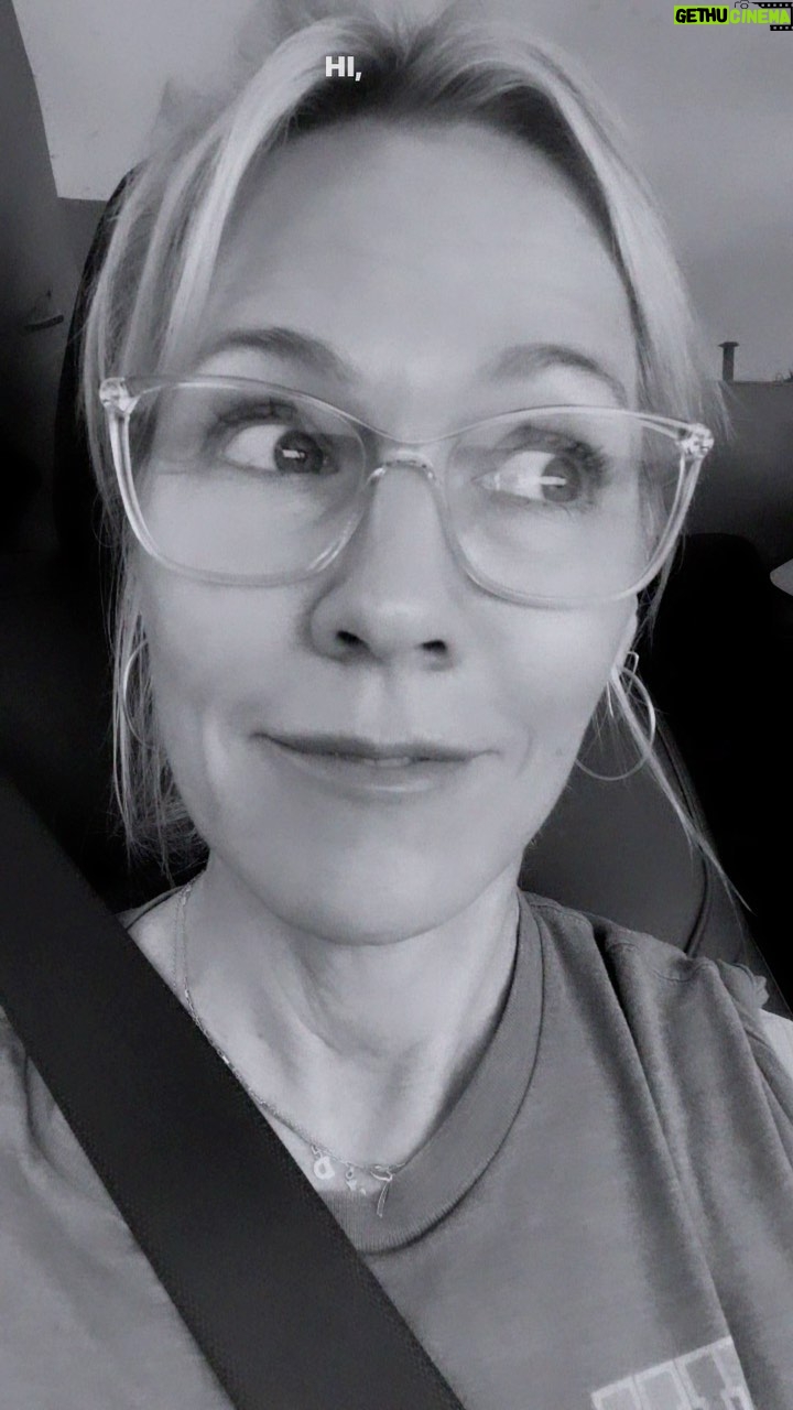 Jennie Garth Instagram - Football season is here!🏈 Don’t get me wrong…I ❤️watching football, I ❤️cooking food for him to watch the football. And yep, I’m in a fantasy league thanks to my @adelehoppehouse (who I know is ALMOST as excited as Dave). But, according to @dirvla it’s MORE exciting than any other time of the year. 🤣🙄🤔🤓 Do you have football lovers in your house? How do you cope?! 😅 Asking for a friend 😎 #gobirds #football #fanatic