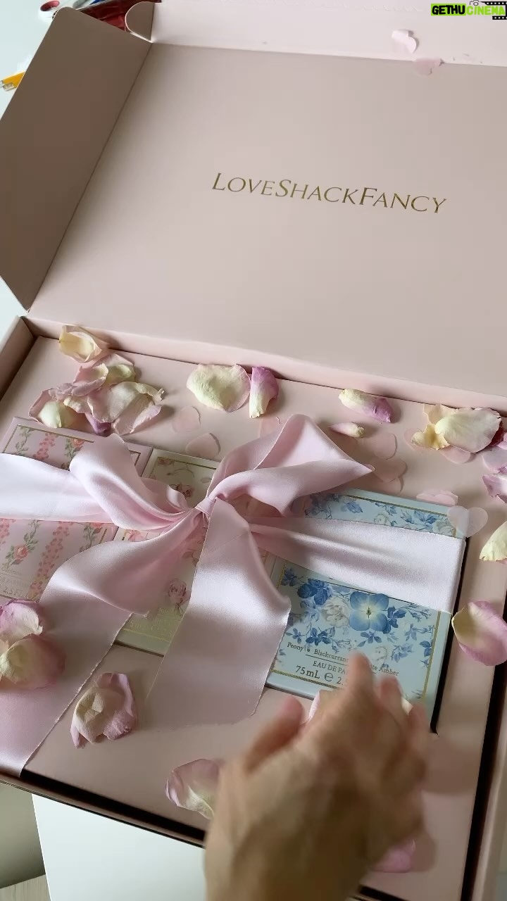 Jennie Garth Instagram - Congratulations to my friends @loveshackfancy on their new fragrance collection!๐ You picked the yummiest scents and the most beautiful bottles @becknyc , I ๐them all!! XO #boss #love