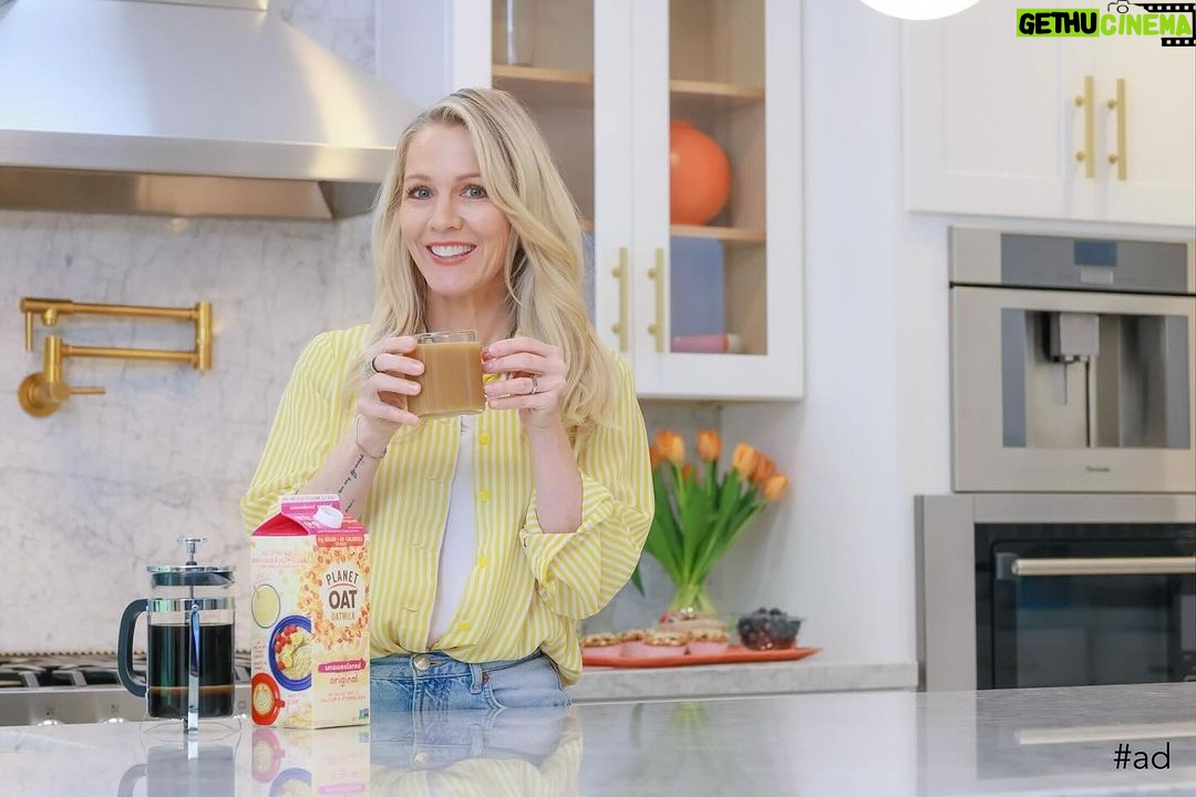 Jennie Garth Instagram - #ad We are springing forward with Daylight Savings! @planetoat is here to help you reset your clocks, minds and bodies. I always start my day off on the right foot by making my morning coffee☕️ with Planet Oat Unsweetened Original Oatmilk – and tomorrow, you can too! LA, NYC, Chicago, Boston, Philly, and DC: Planet Oat will be in your cities tomorrow morning to offer you FREE coffee with Planet Oat Oatmilk, overnight oats, and mini muffins to help you get a tasty start to your day. ☀️☕️🥣 #planetoatpartner