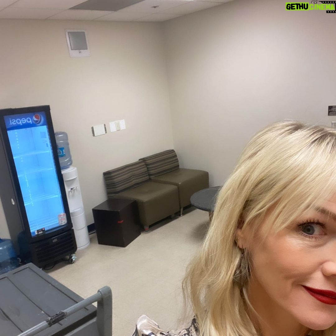 Jennie Garth Instagram - Just a Kelly Taylor Barbie doll and some other pics from my roll lately 🤠 1. She looks a lot like every other Barbie doll. 😂 2. Girls dinner fond memories.👯♀️ 3. Lola crochets while I work. 4. Squirrel!! 5. I met Tony Horton you guys! I have used his workout videos on and off for years, so this was super cool for me! 6. Football nights at home. 7. A much needed day away. 8. The glamour is blinding. 9. Dog cheerleading. 10. Some cool ladies and a striped shirt. #sunday